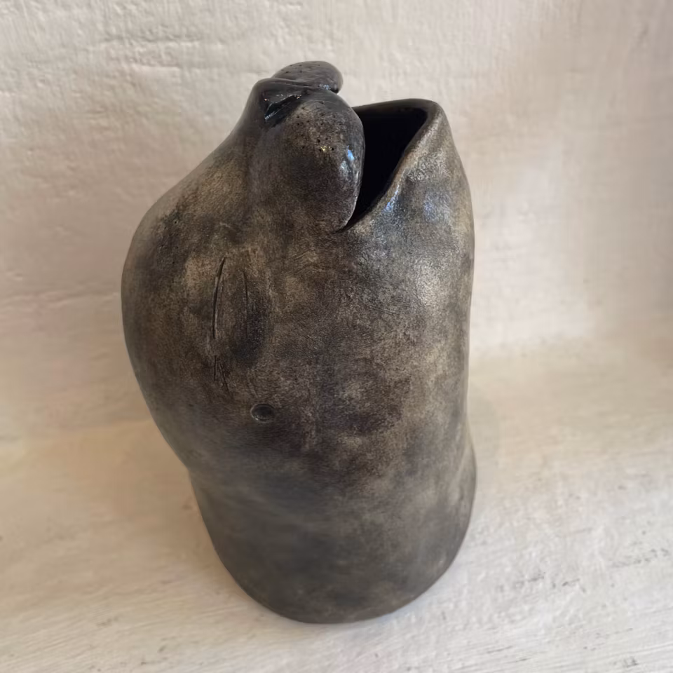 'Seal IV', Skulptur i stengods av Helena Sandgathe, Höjd 20 cm