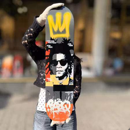 "Basquiat", Blandteknik på skateboard av Mike Blomqvist, 80x20 cm