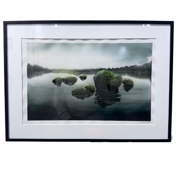 “Dimhöljd vik”, akvarell av Mikael Forssén, 72 × 52 cm