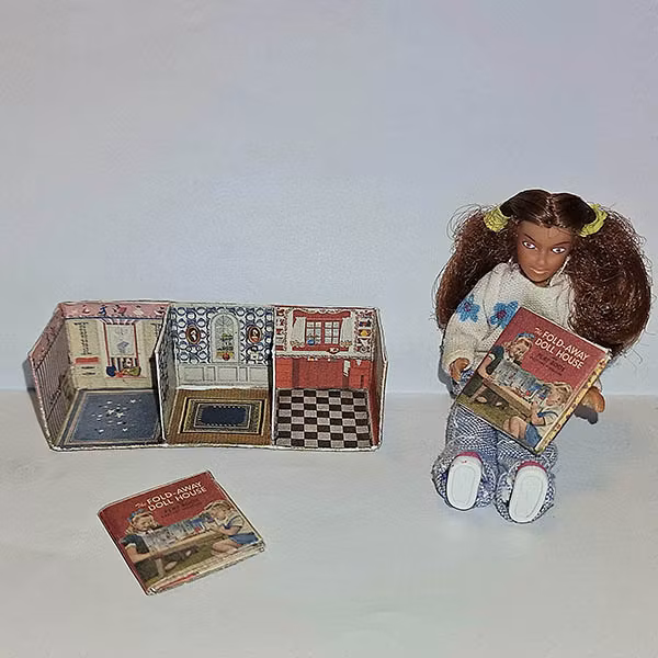 Mini Fold Away Dollhouse
