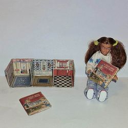 Mini Fold Away Dollhouse