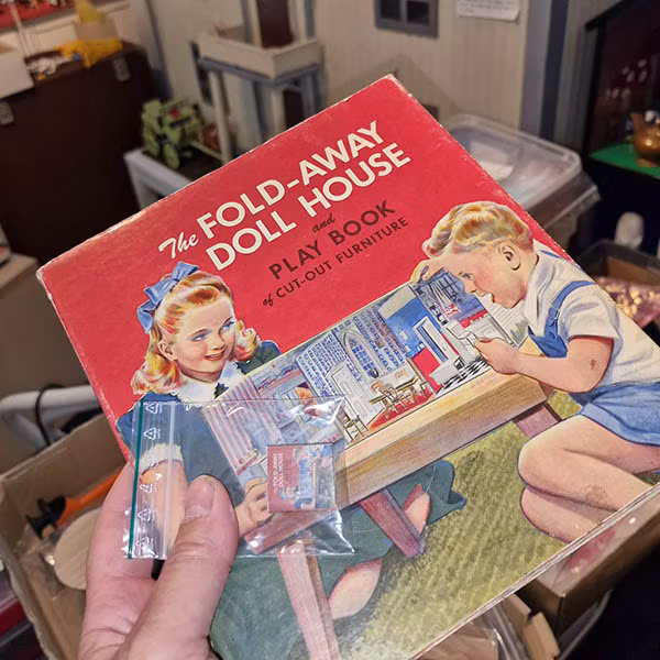 Mini Fold Away Dollhouse