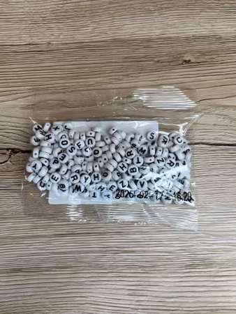 Bokstavspärlor 7,5 mm, Vit (250 st)