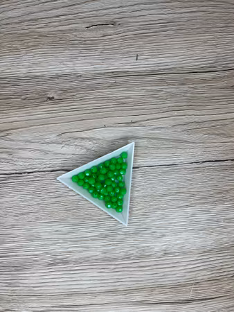 Akrylpärla facetterad opak 6 mm, Grön (50st)