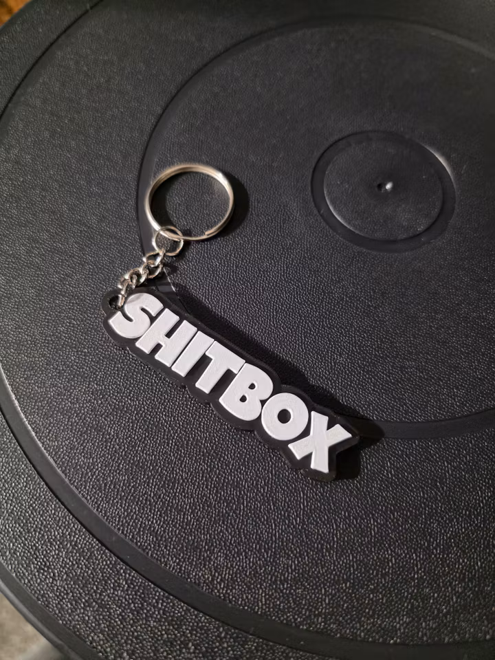 nyckelring shitbox bilaccessoar biltillbehör rolig sverige snabb frakt billigt