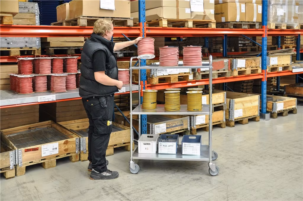 Vit Hyllvagn 980x585x1445mm, 250kg,  broms, KM4123B