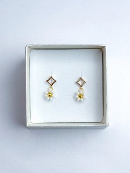 DAISY studs