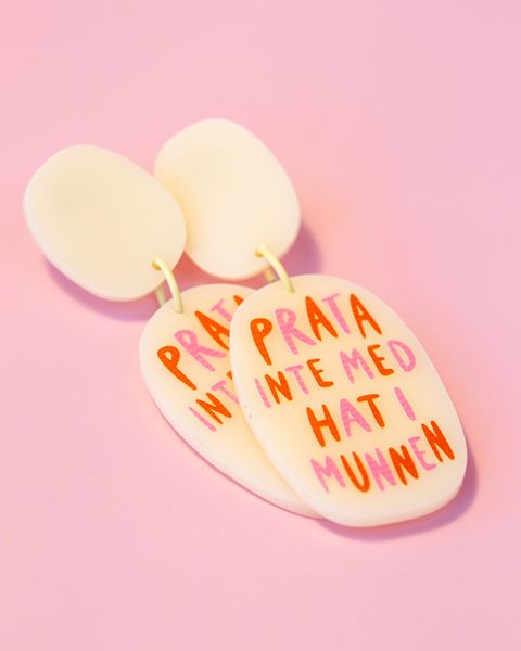 PRATA INTE MED HAT I MUNNEN (krämvit)