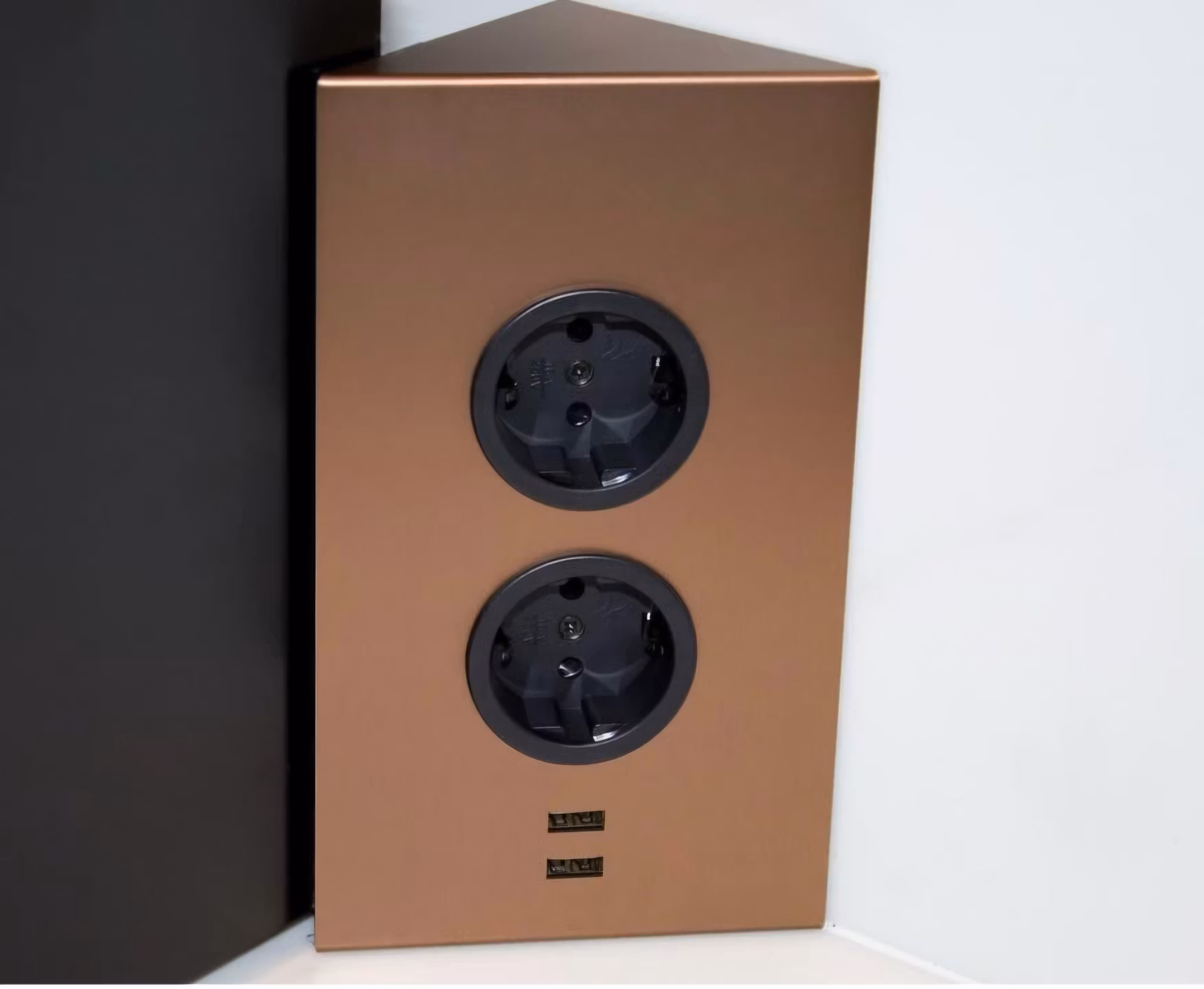 Hörnbox Asta 2-vägs koppar med 2x USB-A