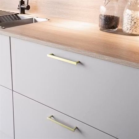 Beslag design Handtag Bror C/C 160mm Borstad Mässing Förslag