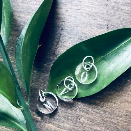 Cirkel med bokstav  - Plexi