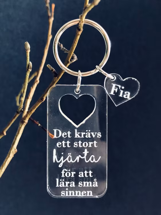 Ett stort hjärta! Nyckelring med eget namn