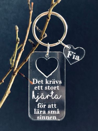 Ett stort hjärta! Nyckelring med eget namn