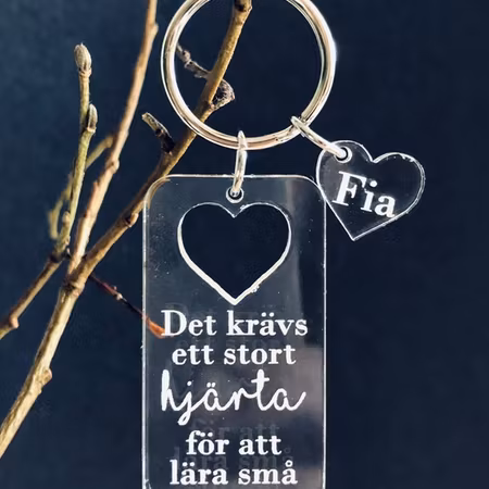 Ett stort hjärta! Nyckelring med eget namn