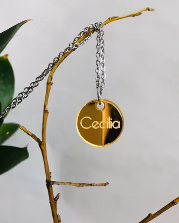 Namnsmycke i guld - cirkel