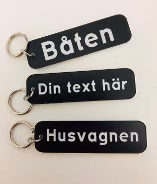 Nyckelring egen text - svart/vit