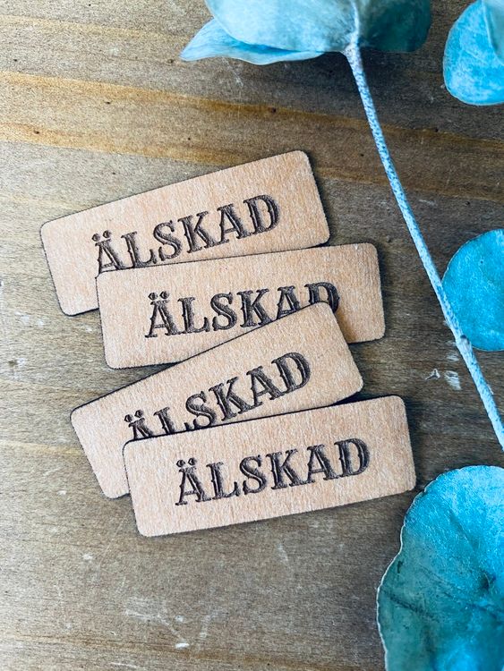 Älskad - Etikett i veganskt läder