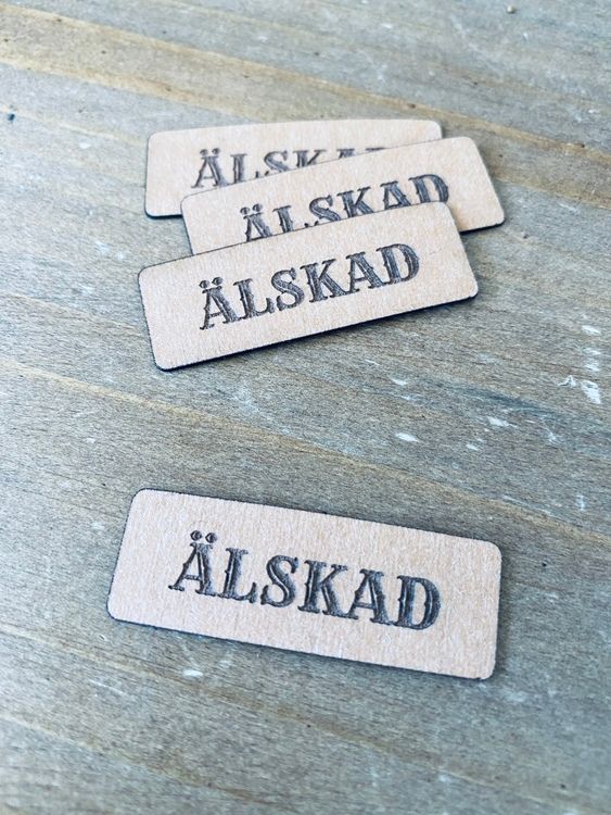 Älskad - Etikett i veganskt läder