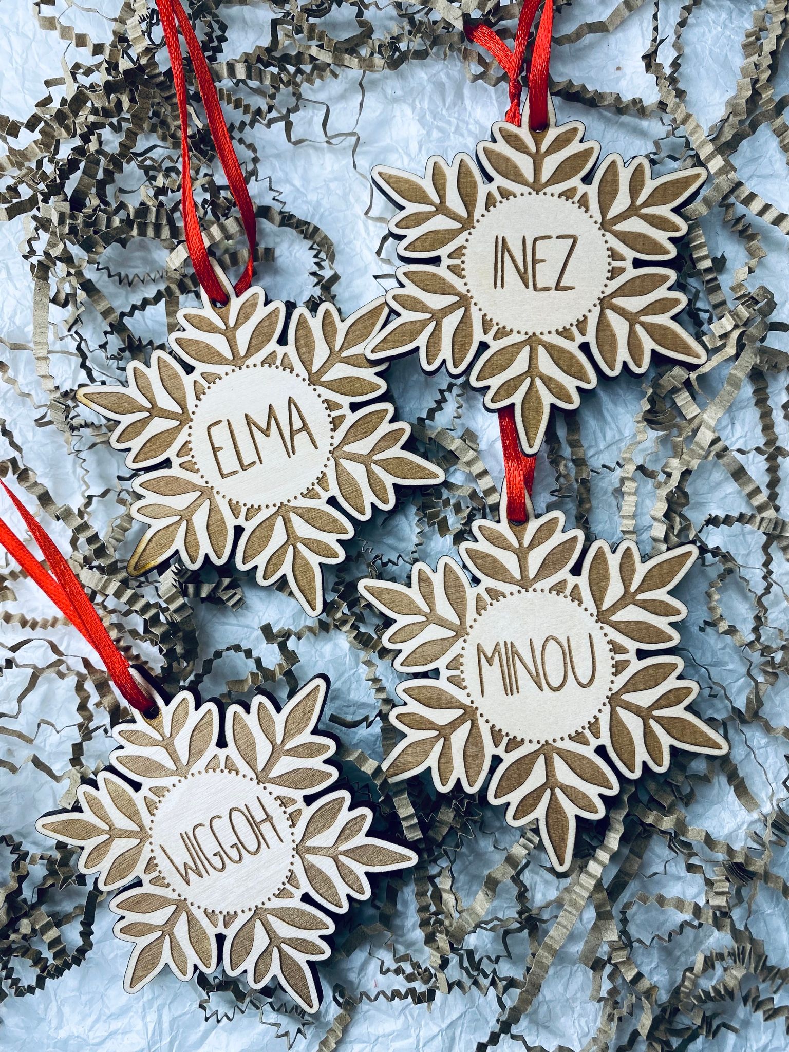 Snöflinga med namn - Trä