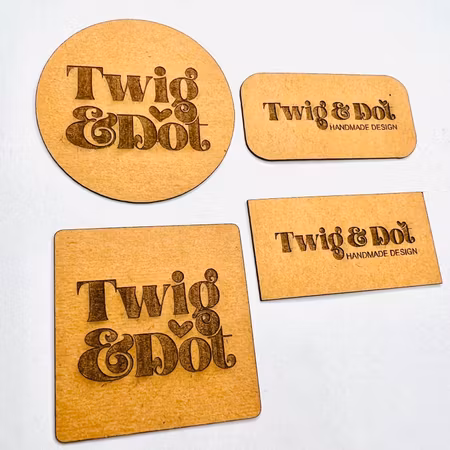 Konstläderlappar/Etiketter - egen logotyp