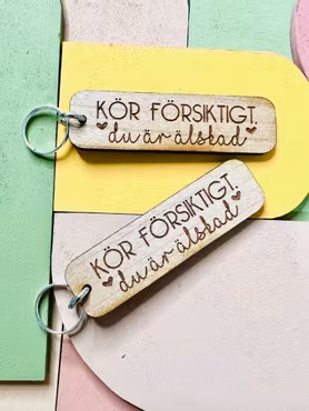 Kör försiktigt, du är älskad - trä