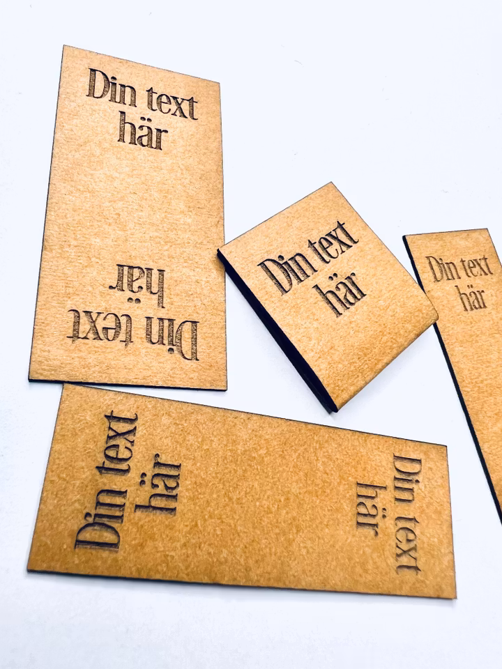 10-pack dubbelvikt etikett i konstläder - egen text