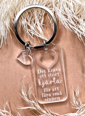 Ett stort hjärta! Nyckelring med eget namn