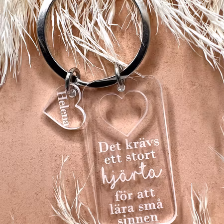 Ett stort hjärta! Nyckelring med eget namn