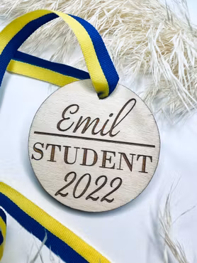 Student 2026 - trä - eget namn