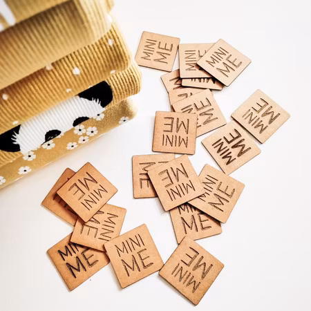 Konstläderlappar/Etiketter - egen logotyp