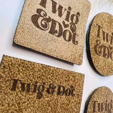 Konstläderlappar, ljusbrun - egen logotyp