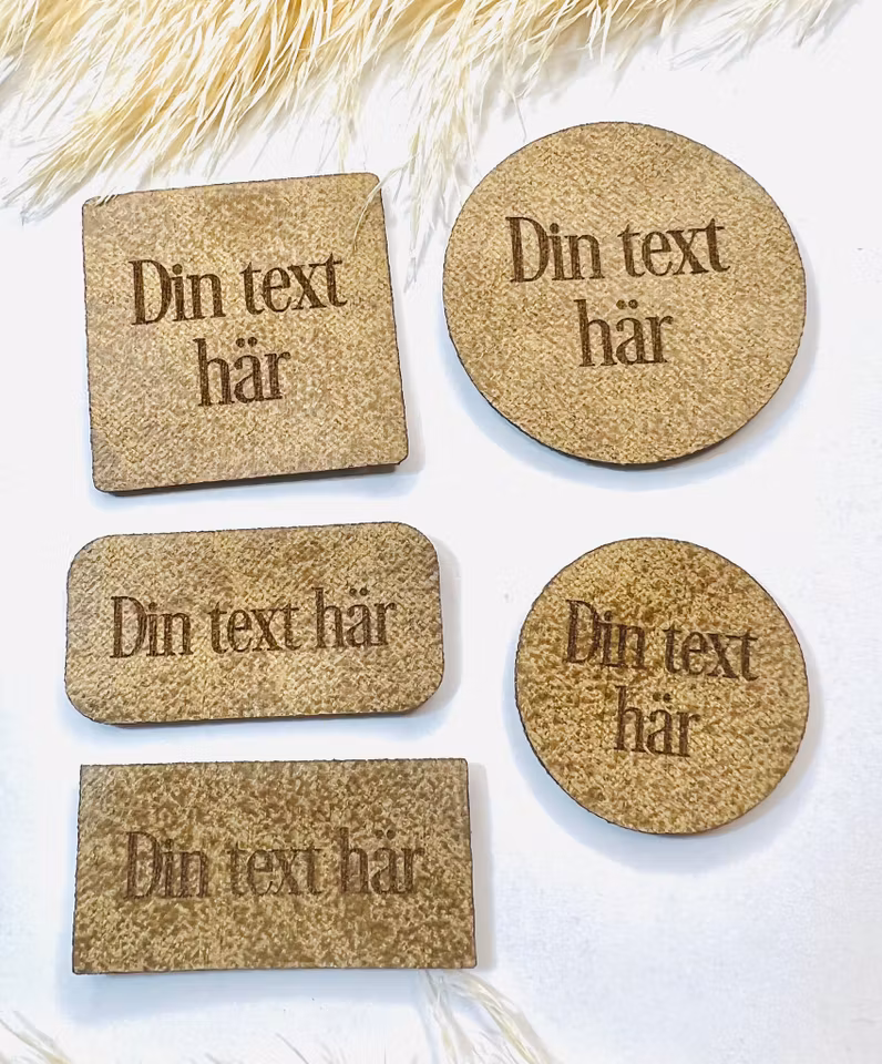 Konstläderlappar, ljusbrun- egen text