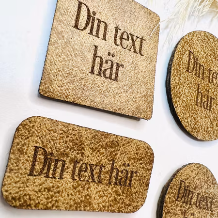 Konstläderlappar, ljusbrun- egen text