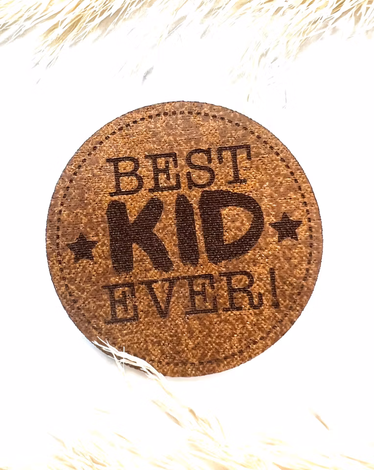 Best kid ever! - Konstläderlapp