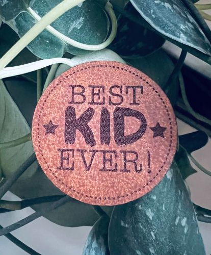 Best kid ever! - Konstläderlapp