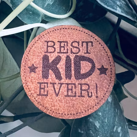 Best kid ever! - Konstläderlapp