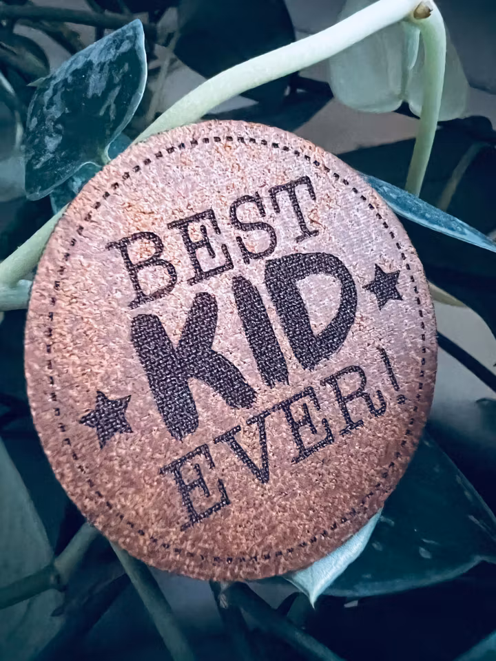 Best kid ever! - Konstläderlapp