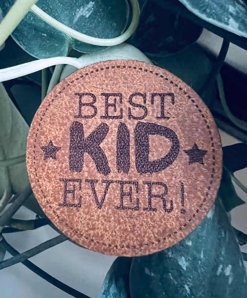 Best kid ever! - Konstläderlapp
