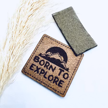Born to explore - Konstläderlapp, brun