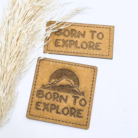 Born to explore - Etiketter i konstläder