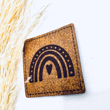 Heart Rainbow - Brun lapp i konstläder