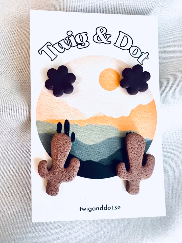 Sandy Cactus + Purple flower