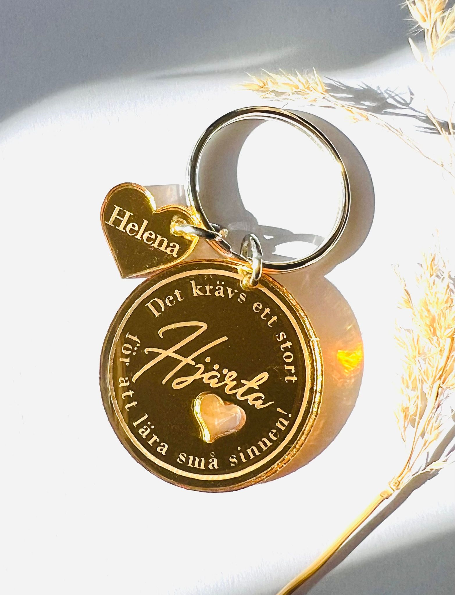 Det krävs ett stort hjärta för att lära små sinnen! (guld med namn)