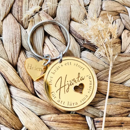 Det krävs ett stort hjärta för att lära små sinnen! (guld med namn)