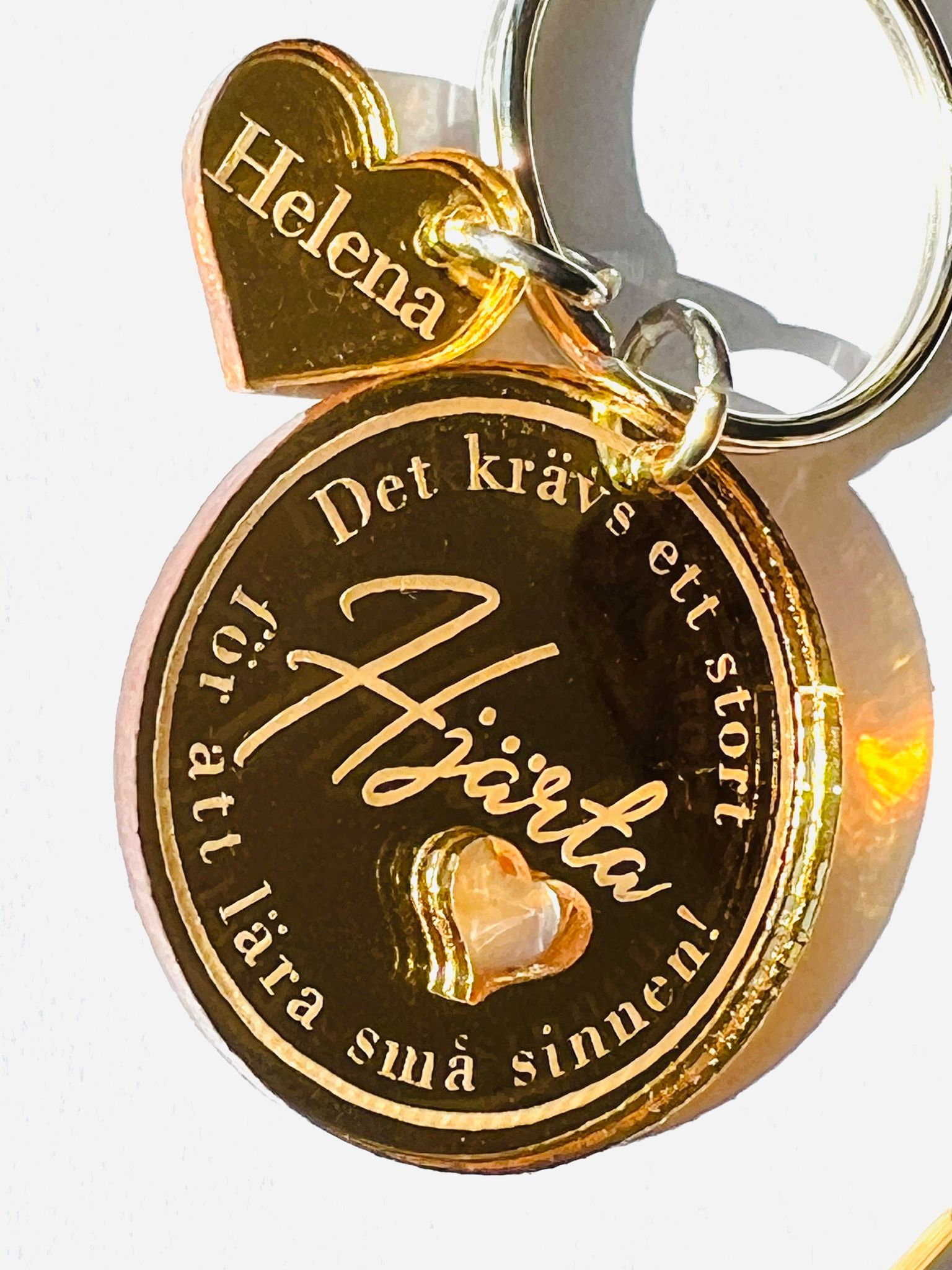 Det krävs ett stort hjärta för att lära små sinnen! (guld med namn)