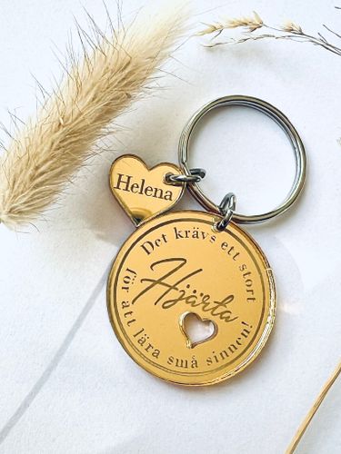 Det krävs ett stort hjärta för att lära små sinnen! (guld med namn)