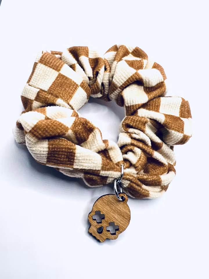 Sully Scull Checker Scrunchie