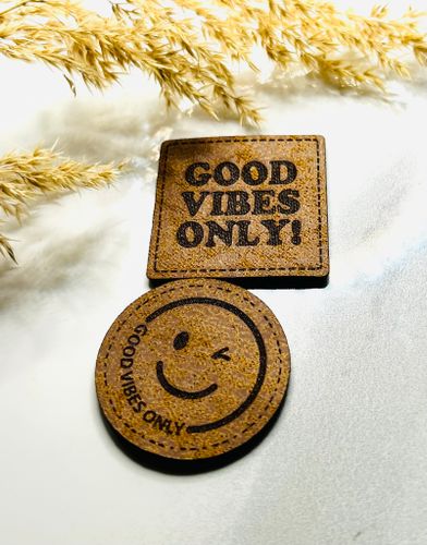 Good vibes only! - Brun lapp i konstläder