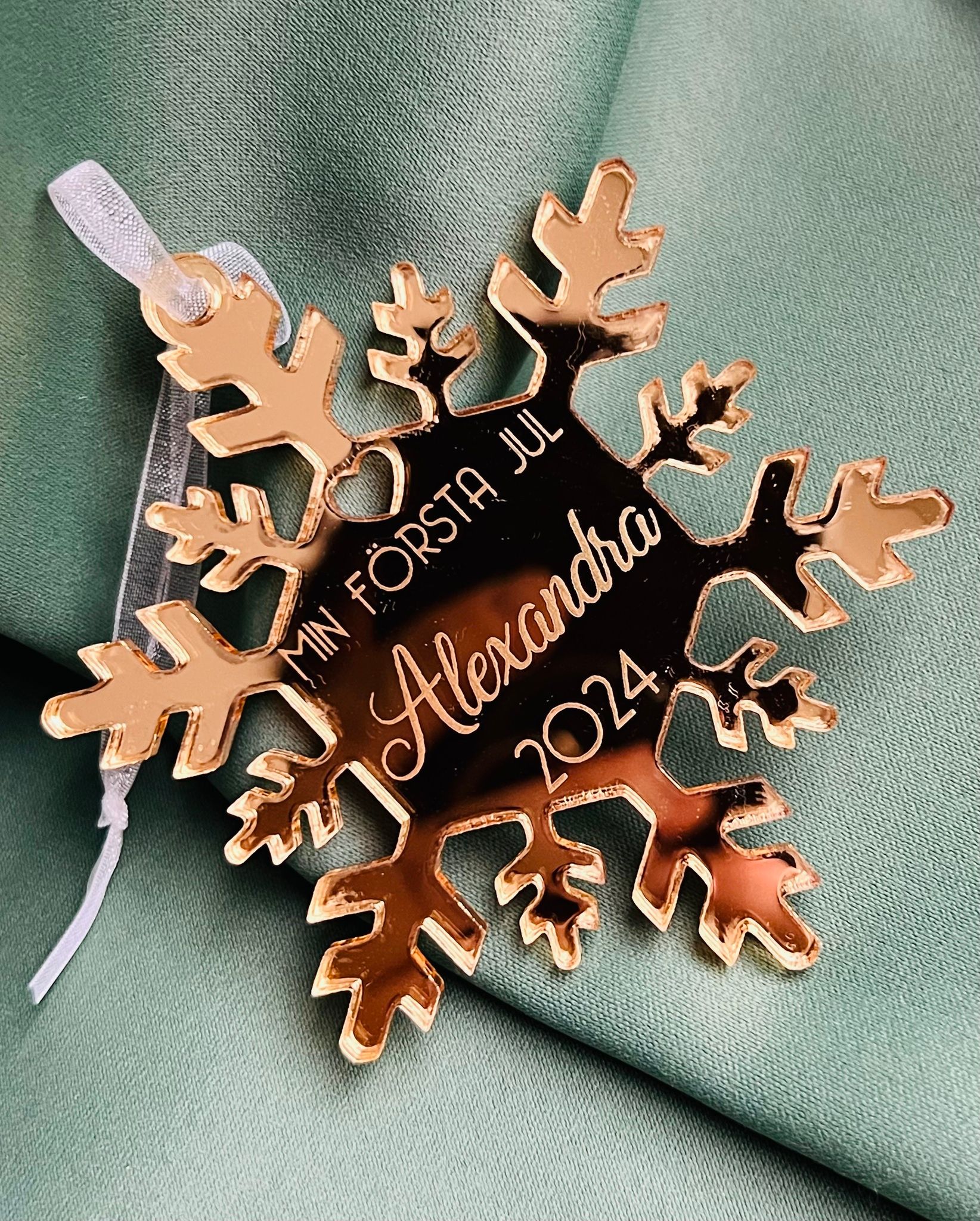 Snöflinga med namn ”Min första jul” - Guldakryl