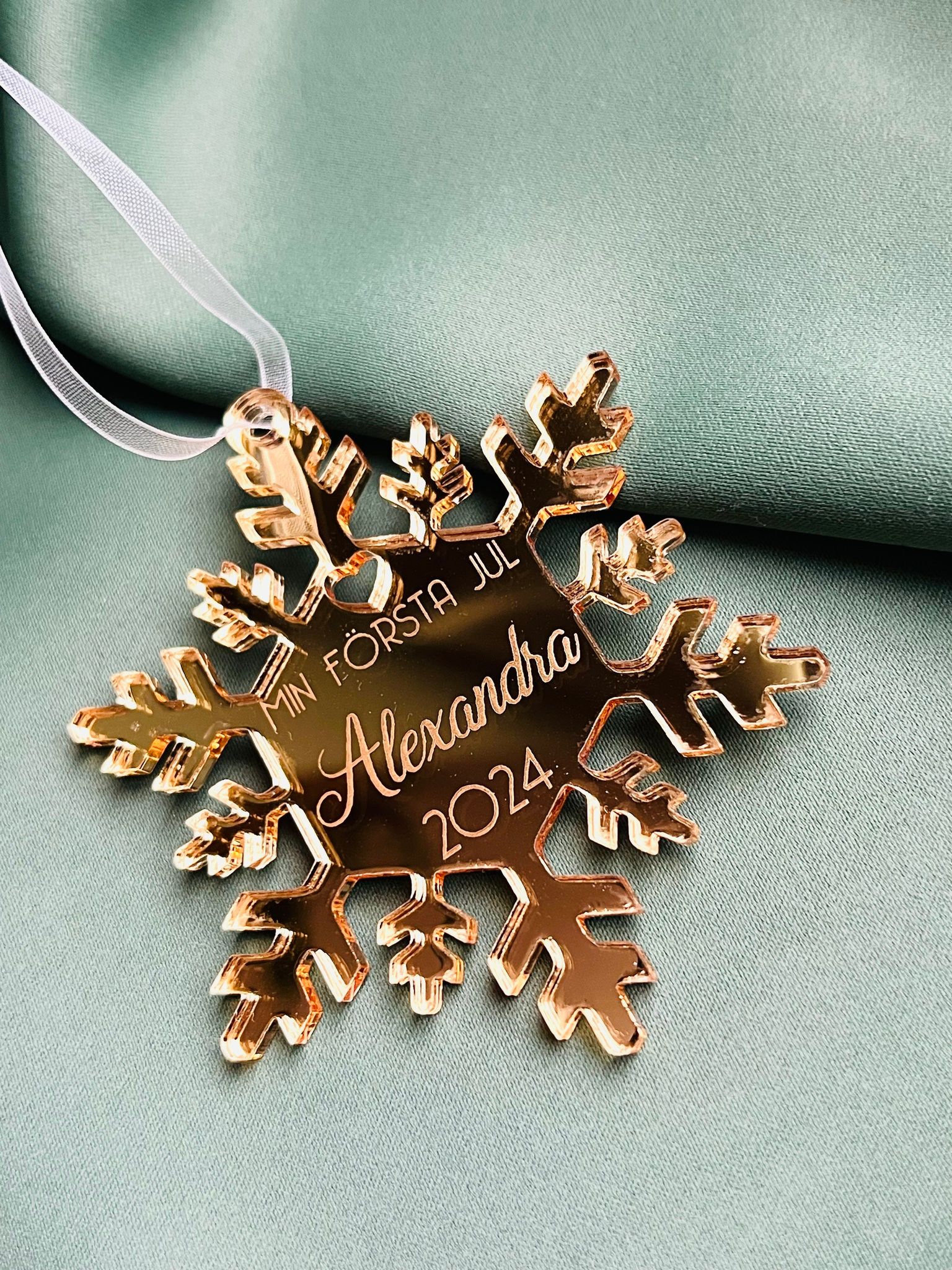 Snöflinga med namn ”Min första jul” - Guldakryl